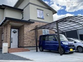 アール屋根が優しい印象のカーポート[施工後]