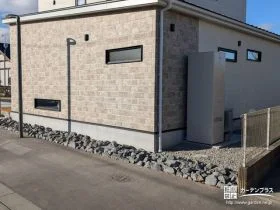 犬走りに雑草対策を施しローメンテナンス化[施工後]