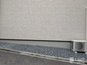 雑草対策を施した清潔感のある建物周り[施工後]