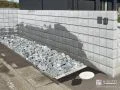 門柱前に割栗石でアクセントをプラス