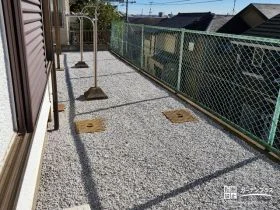 凸凹にお悩みだったお庭を砂利敷きにして均一に馴らした工事