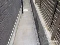 砂利の犬走りにコンクリートを打設しローメンテナンス化した工事