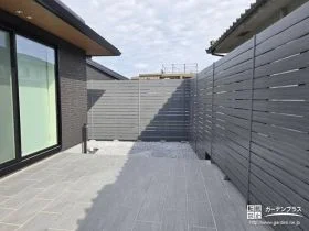 スタイリッシュな目隠しフェンスでプライベート空間を演出[施工後]