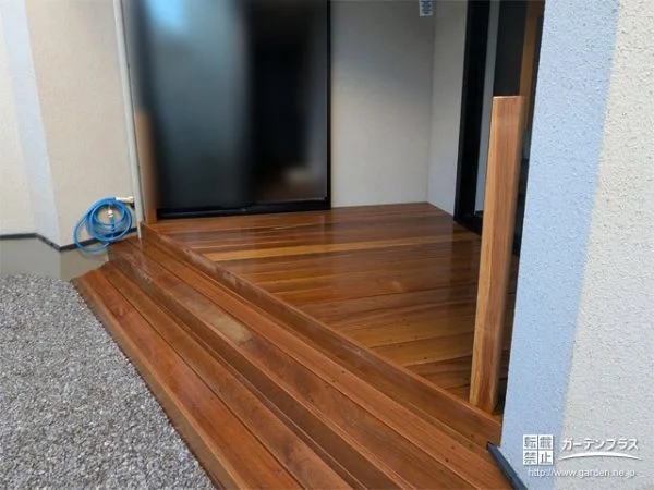 No.24622 ウリン材のウッドデッキで素足での部屋の行き来を可能にした工事[施工後]