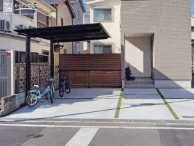 ブラックポリカーボネートが直射日光を軽減する駐車スペース[施工後]