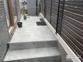 モダンなタイルデッキで上質なアウトドアリビング