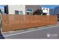 道路側から見た目隠しフェンス