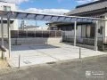 間口の広い敷地を活かした大きなカーポート
