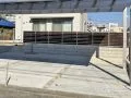 木目調のデザインがお庭らしい温もりを感じられる目隠しフェンス