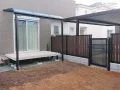 縦のスリットがスタイリッシュな目隠しフェンス
