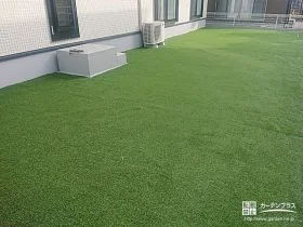 雑草対策に防草シートと人工芝を敷いたお子様にも優しいお庭工事