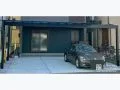ワイドなデザインで余裕をもって駐車ができるカーポート設置工事