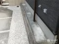コンクリートで埋めた植栽スペース