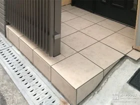 玄関ポーチを新しいタイル貼りに[施工後]