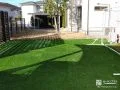緑鮮やかな人工芝のお庭