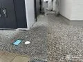 砂利を敷設し雑草とぬかるみ対策