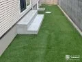 防草シートと人工芝の敷設で雑草対策