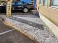 前庭に白砂利を敷設しお住まいを明るい印象に