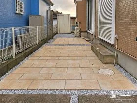 主庭の樹木を伐採しインターロッキングで雑草対策をした工事
