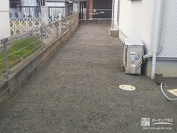 透水性コンクリートを打設し雑草やぬかるみを防いだお庭周り工事