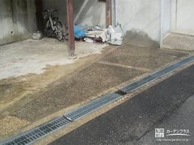 駐車スぺースのスリットの雑草対策としてピンコロ石を施工[施工後]