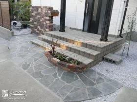 広々とした横長アプローチで使いやすくバランスの取れた玄関まわり[施工後]