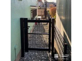 ワンちゃんの脱走対策として門扉を設置[施工後]