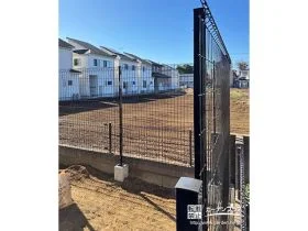 お庭をドッグランにするためフェンスと門扉でクローズ化した工事