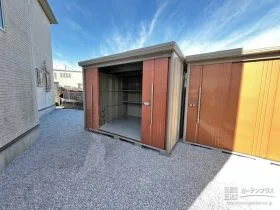 建物周りの雑草対策として防草シートと砂利を敷設[施工後]