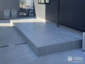 ご家族憩いの空間としてお使いいただけるタイルデッキ[施工後]