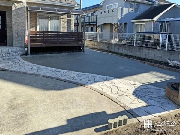 駐車スペースにコンクリートを打ち有効スぺースを拡張した工事