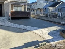 駐車スペースにコンクリートを打ち有効スぺースを拡張した工事