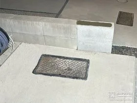 コンクリートブロックで境界を区切り整った印象に[施工後]