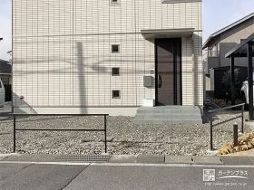 駐車スペースへの車両の進入を防ぐフェンス[施工後]