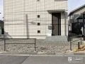 駐車スペースへの車両の進入を防ぐフェンス