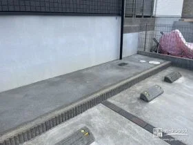 植栽スペースに土間コンクリートを打設して雑草対策[施工後]