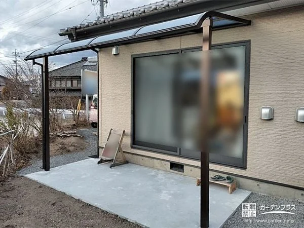 天候を気にせずに洗濯物干し等の家事ができるテラス屋根設置工事