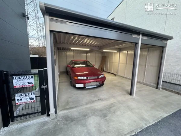 広い敷地を有効活用！ガレージとフェンスで仕切る快適空間