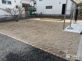 ピンコロ石の見切りが可愛らしい印象を加えたお庭リフォーム工事