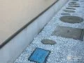 犬走りに雑草対策を施しローメンテナンス化