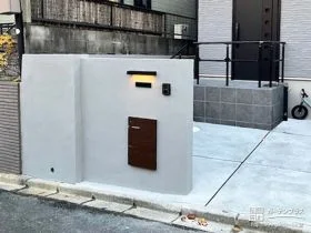 シンプルながらも存在感のある門まわり[施工後]