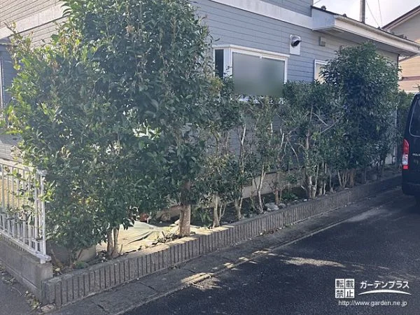 生垣を撤去しフェンスでローメンテナンスに敷地を区切った工事