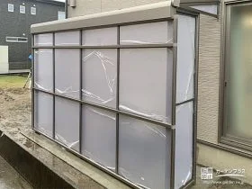 横からの雨の吹込みも防ぎお荷物を守るストックヤード設置工事