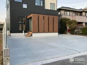 ラフなかっこよさを演出するスタイリッシュな新築外構