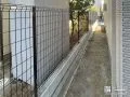 光や風を通し圧迫感を与えずに目隠しをするフェンス