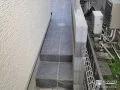 タイルデッキから犬走りへ繋がる階段