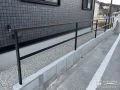 すっきりとしたデザインのフェンスで敷地境界を明確化