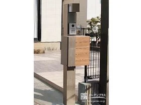 木目調デザインのポストがナチュラルな印象の機能門柱[施工後]