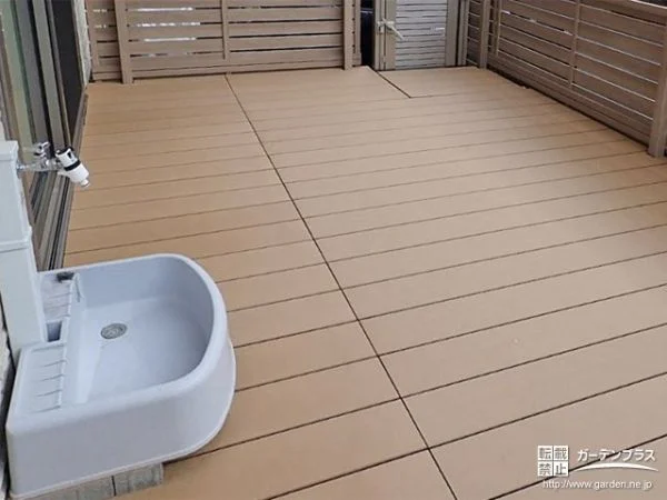 BBQやお子様の水遊びにぴったりな人工木ウッドデッキ設置工事