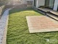 タイルテラスが温かみのあるアクセントとなった人工芝のお庭工事